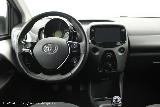 Toyota Aygo 1.0 VVT-I X-PLAY 5P - 