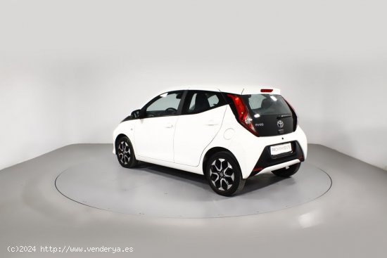 Toyota Aygo 1.0 VVT-I X-PLAY 5P - 