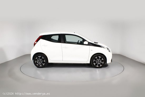 Toyota Aygo 1.0 VVT-I X-PLAY 5P - 