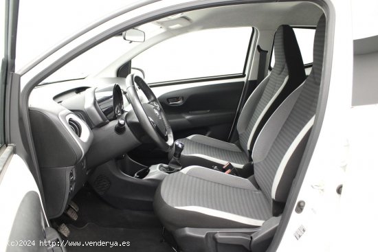 Toyota Aygo 1.0 VVT-I X-PLAY 5P - 