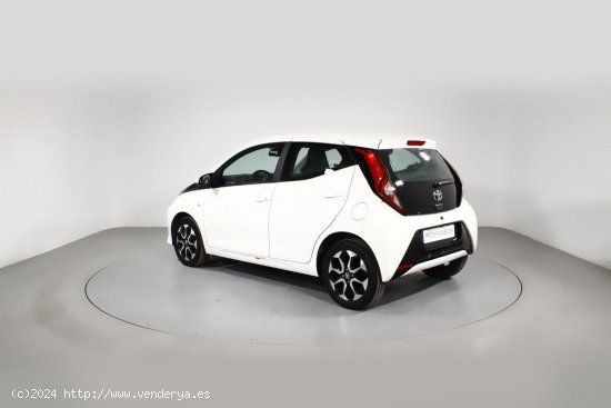 Toyota Aygo 1.0 VVT-I X-PLAY 5P - 