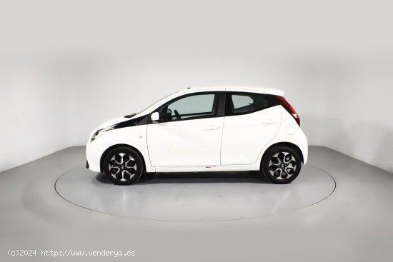 Toyota Aygo 1.0 VVT-I X-PLAY 5P - 