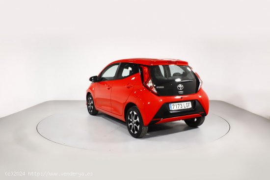 Toyota Aygo 1.0 VVT-I X-PLAY 5P - 