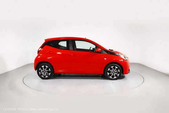 Toyota Aygo 1.0 VVT-I X-PLAY 5P - 