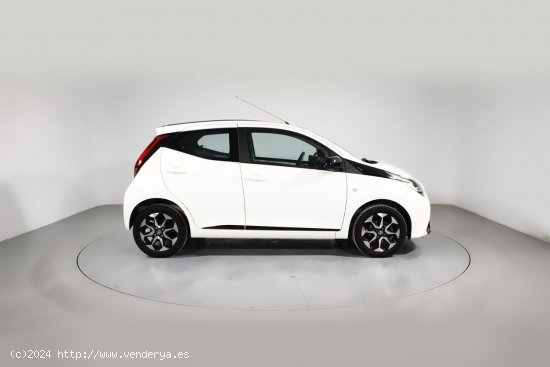 Toyota Aygo 1.0 VVT-I X-PLAY 5P - 