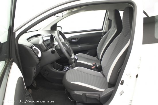 Toyota Aygo 1.0 VVT-I X-PLAY 5P - 