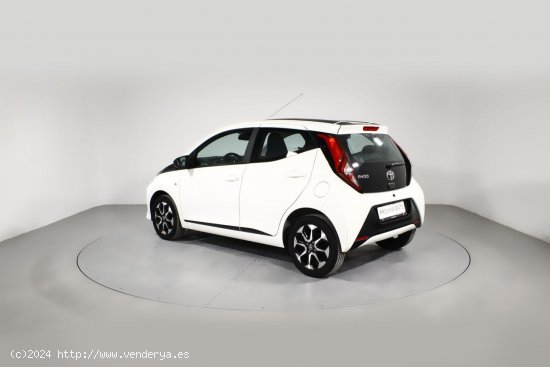 Toyota Aygo 1.0 VVT-I X-PLAY 5P - 