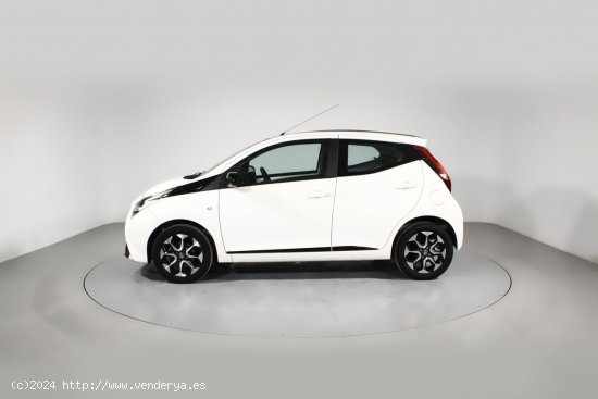 Toyota Aygo 1.0 VVT-I X-PLAY 5P - 