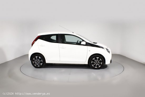 Toyota Aygo 1.0 VVT-I X-PLAY 5P - 