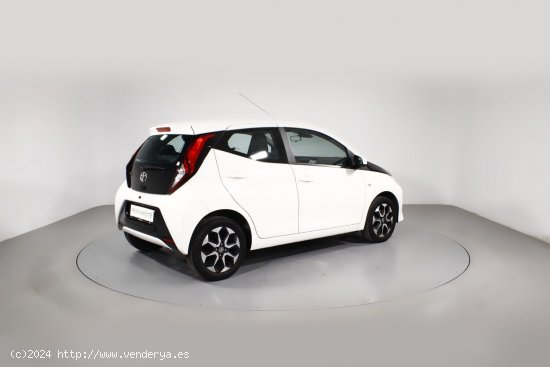 Toyota Aygo 1.0 VVT-I X-PLAY 5P - 