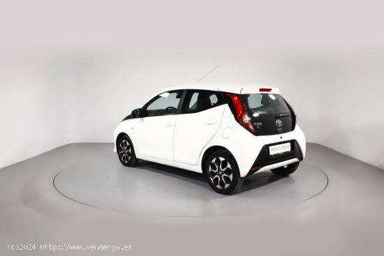 Toyota Aygo 1.0 VVT-I X-PLAY 5P - 