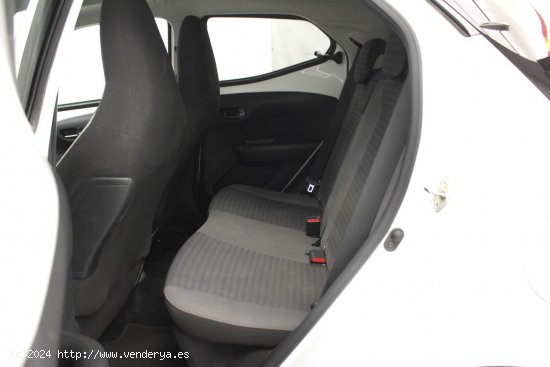 Toyota Aygo 1.0 VVT-I X-PLAY 5P - 