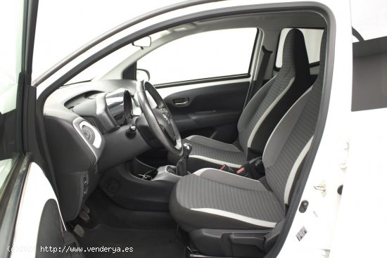 Toyota Aygo 1.0 VVT-I X-PLAY 5P - 