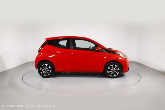 Toyota Aygo 1.0 VVT-I X-PLAY 5P - 