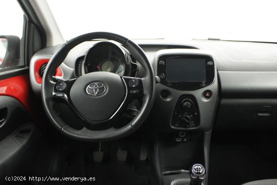 Toyota Aygo 1.0 VVT-I X-PLAY 5P - 