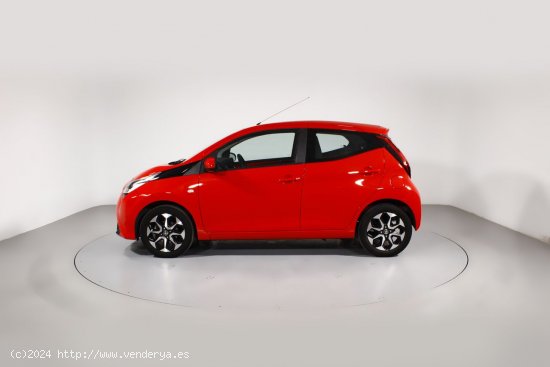 Toyota Aygo 1.0 VVT-I X-PLAY 5P - 