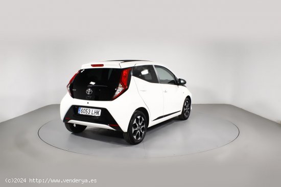 Toyota Aygo 1.0 VVT-I X-SHIFT X-WAVE 5P - 