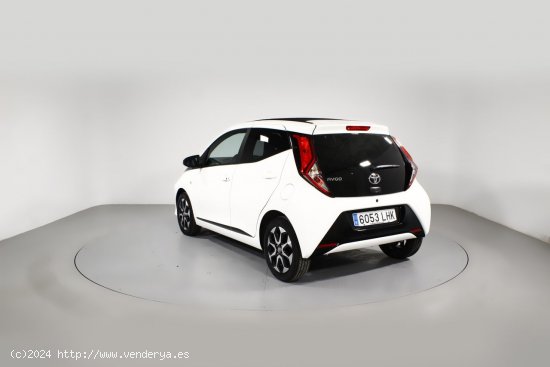 Toyota Aygo 1.0 VVT-I X-SHIFT X-WAVE 5P - 