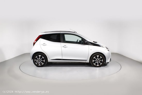 Toyota Aygo 1.0 VVT-I X-WAVE 5P - 