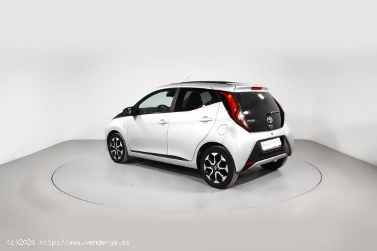 Toyota Aygo 1.0 VVT-I X-WAVE 5P - 