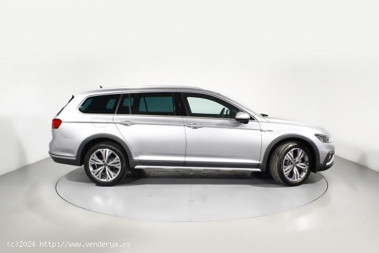 Volkswagen Passat fam. 2.0 TDI 147KW DSG 4WD ALLTRACK 5P - 