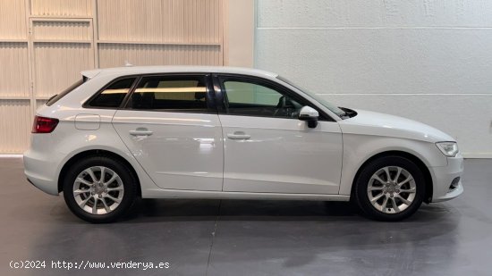 Audi A3 Sportback 1.6 TDI 105cv Ambition - Gelves