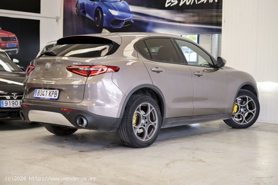 Alfa Romeo Stelvio   2.0 Gasolina 206kW 280CV Executive AWD - 