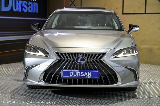 Lexus ES   2.5 300h Luxury - 