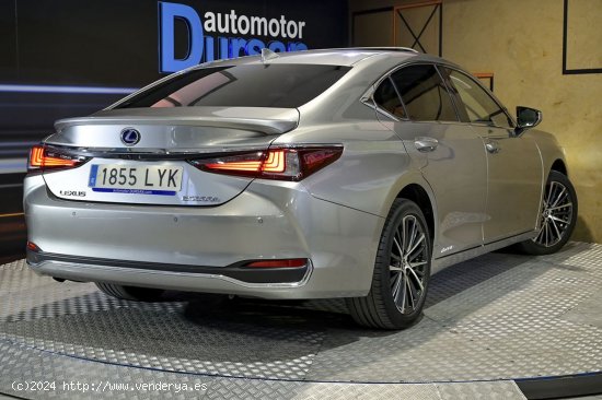 Lexus ES   2.5 300h Luxury - 