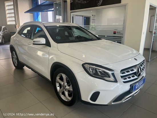 Mercedes GLA MERCEDES-BENZ  GLA 180 - 