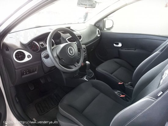 Renault Clio   Yahoo 1.2 16v 75 5p - 