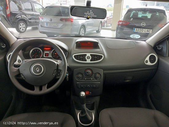 Renault Clio   Yahoo 1.2 16v 75 5p - 