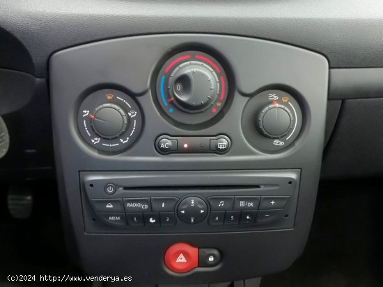 Renault Clio   Yahoo 1.2 16v 75 5p - 