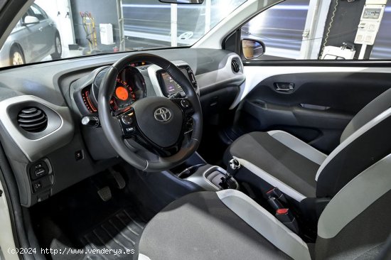 Toyota Aygo   1.0 70 xplay business - 