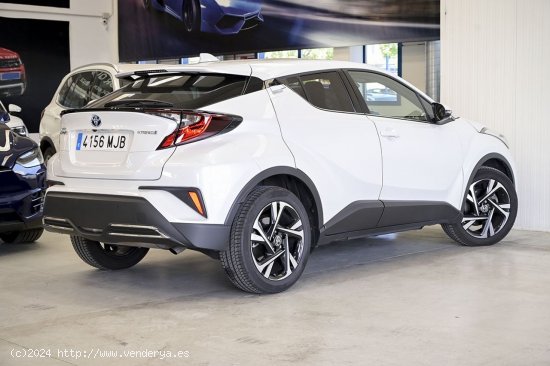 Toyota C-HR   2.0 180H Advance - 