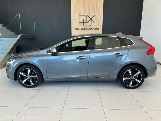 Volvo V40 2.0 D2 RDesign Momentum 5p - Zaratán