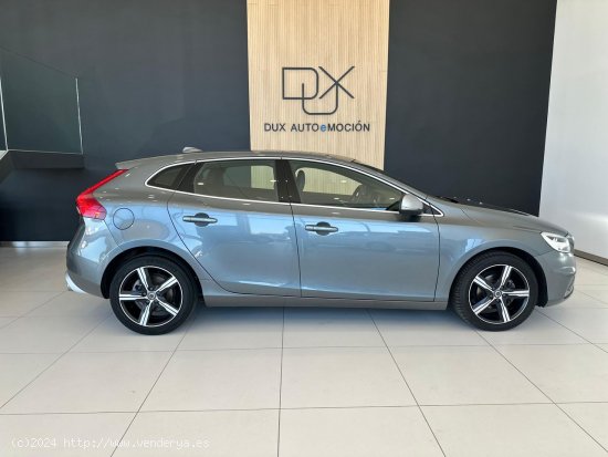 Volvo V40 2.0 D2 RDesign Momentum 5p - Zaratán