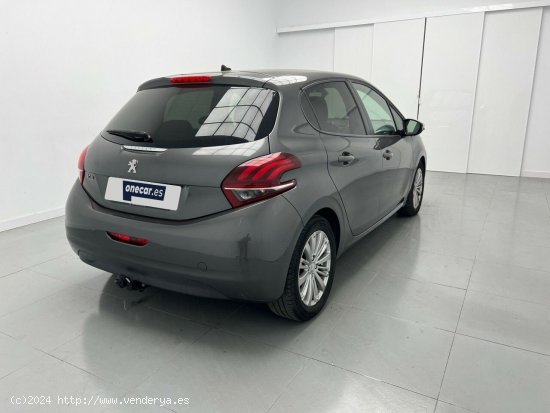 Peugeot 208 1.2L PURETECH SIGNATURE 82CV 5P - Malaga