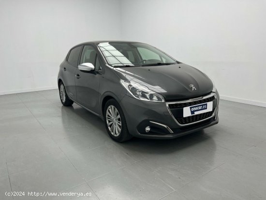 Peugeot 208 1.2L PURETECH SIGNATURE 82CV 5P - Malaga