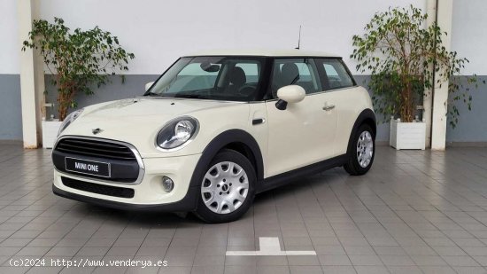 MINI Cooper One First - Olias del Rey