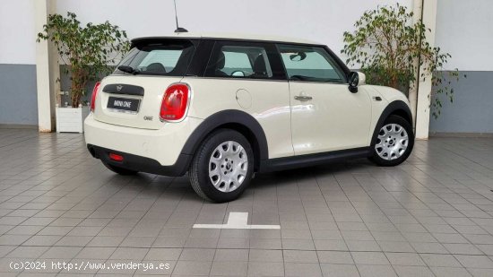 MINI Cooper One First - Olias del Rey