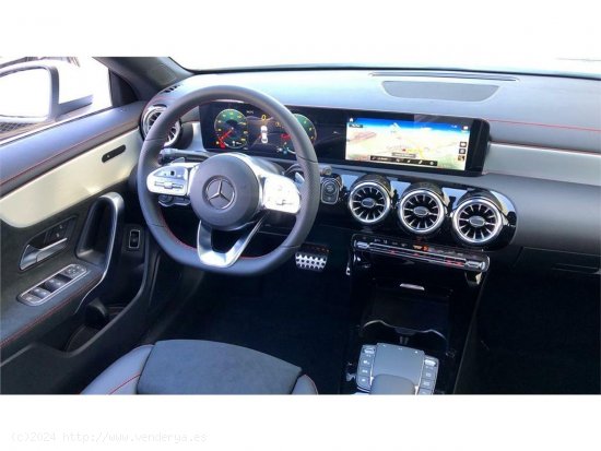 Mercedes CLA CLA 200 D DCT - Pinto