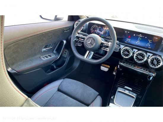 Mercedes CLA CLA 200 D DCT - Pinto