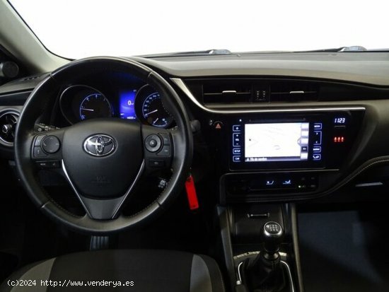 Toyota Auris  90D Active - Pamplona