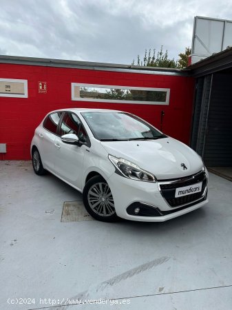 Peugeot 208 5P Signature 1.2L PureTech 60KW (82CV) - Granollers