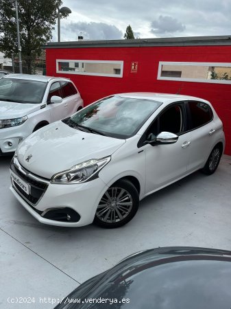 Peugeot 208 5P Signature 1.2L PureTech 60KW (82CV) - Granollers