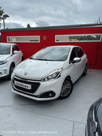 Peugeot 208 5P Signature 1.2L PureTech 60KW (82CV) - Granollers