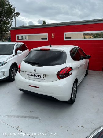 Peugeot 208 5P Signature 1.2L PureTech 60KW (82CV) - Granollers