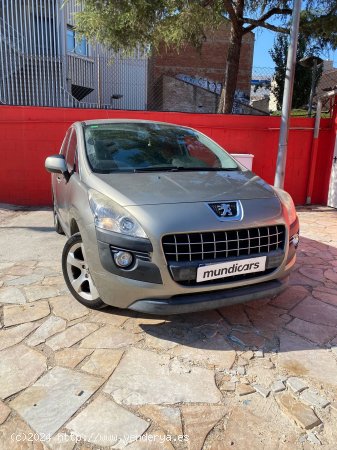 Peugeot 3008 Confort 1.6 HDI 110 FAP - Sabadell