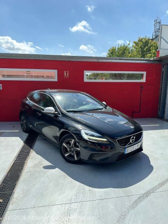 Volvo V40 2.0 D2 R-Design Momentum Auto - Granollers